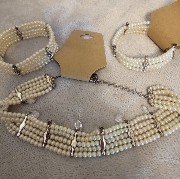Beautiful Faux Pearl Choker with Two (2) Bracelets - Picture 2 of 4